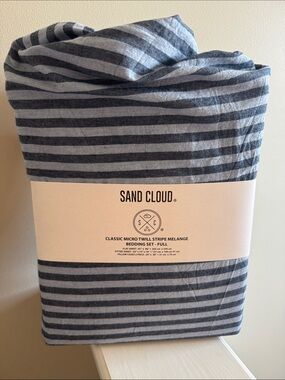 SAND CLOUD
Classic Micro-Twill Strip Melange Sheet Set (Indigo)